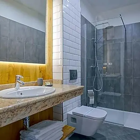 Zoom Aparthotel