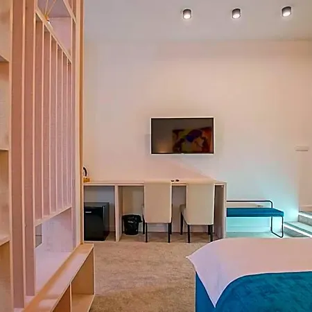 Zoom Aparthotel 3*