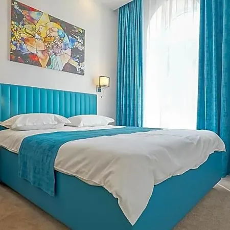 Zoom Aparthotel 3*