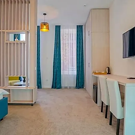 Zoom Aparthotel 3*