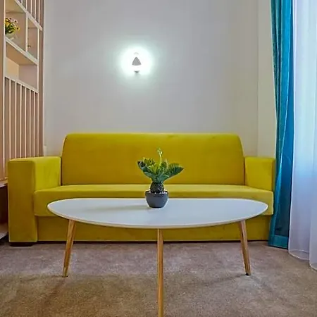 Zoom Aparthotel 3*